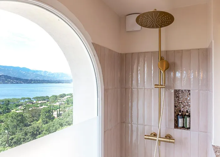 Riva Hotel 4*
