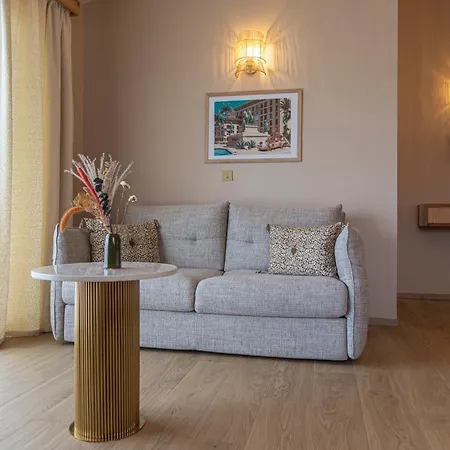 Riva Hotel